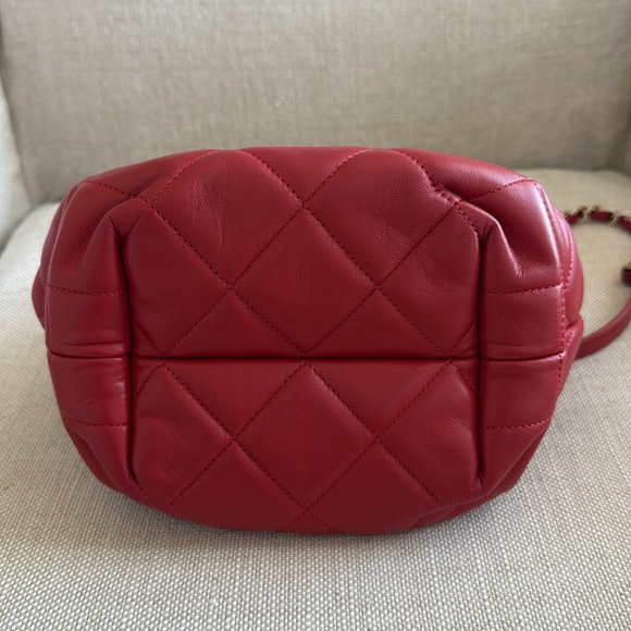 Chanel Cc Chain Drawstring Bucket Bag Quilted Lambskin Mini Satchel - Picture 13 of 15